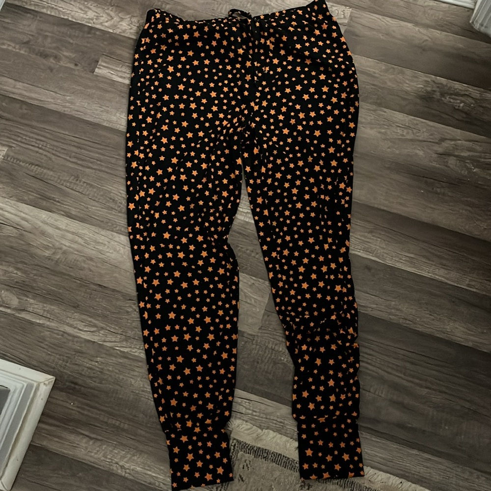 🆕 Hocus Pocus PJ Set 🎃 - Picture 3 of 6